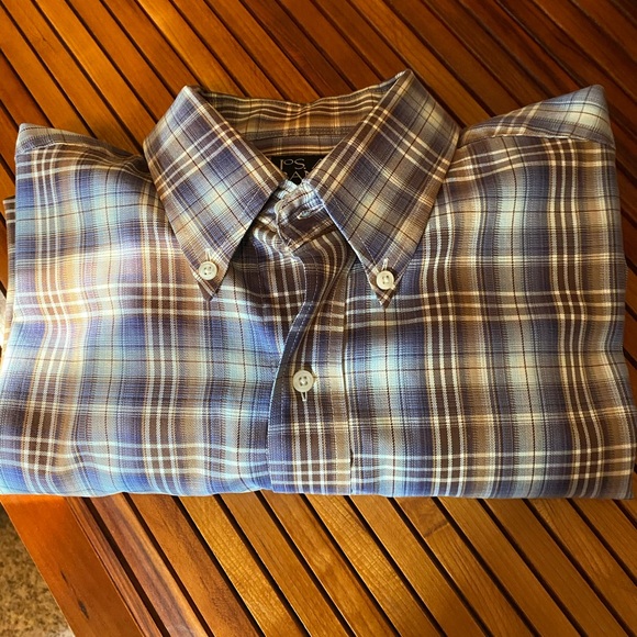 Men’s button up shirt. - Picture 4 of 6